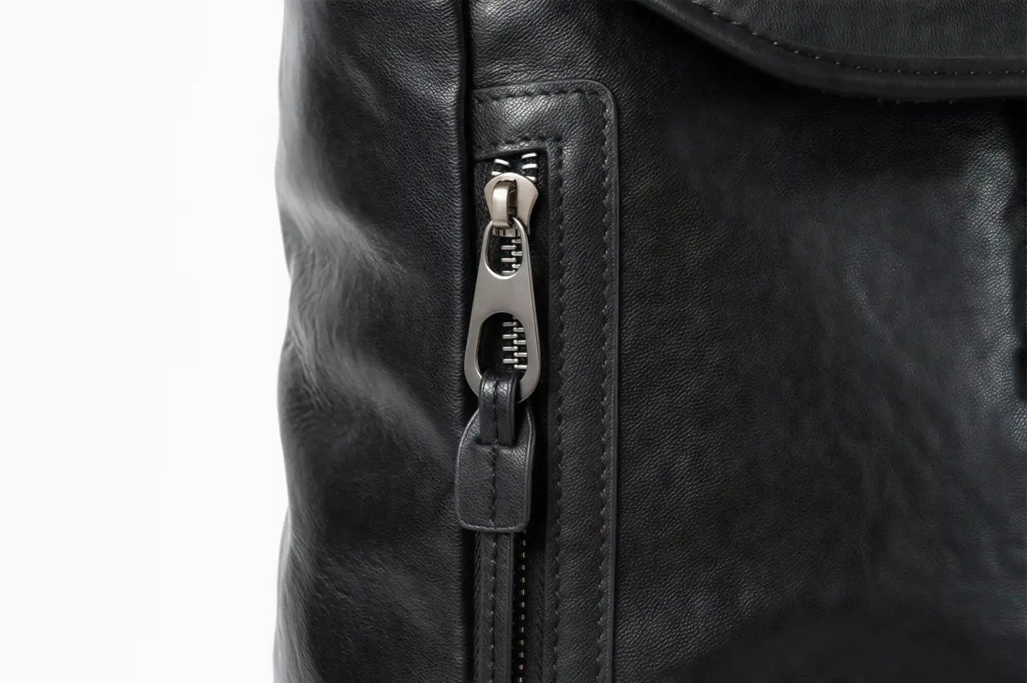 【植鞣牛革】バックパック |15.6 インチ PC 収納可｜大容量設計・通勤・旅行対応|