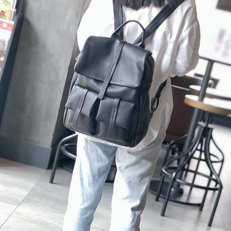 新発売！•黒•ユニセックス•天然牛革リュックサック