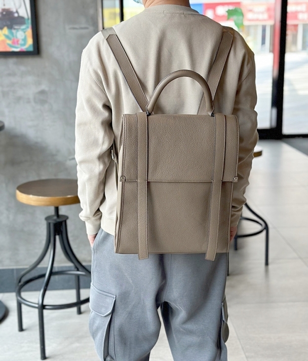 新発売 ！•3色•ユニセックス•天然牛革リュックサック