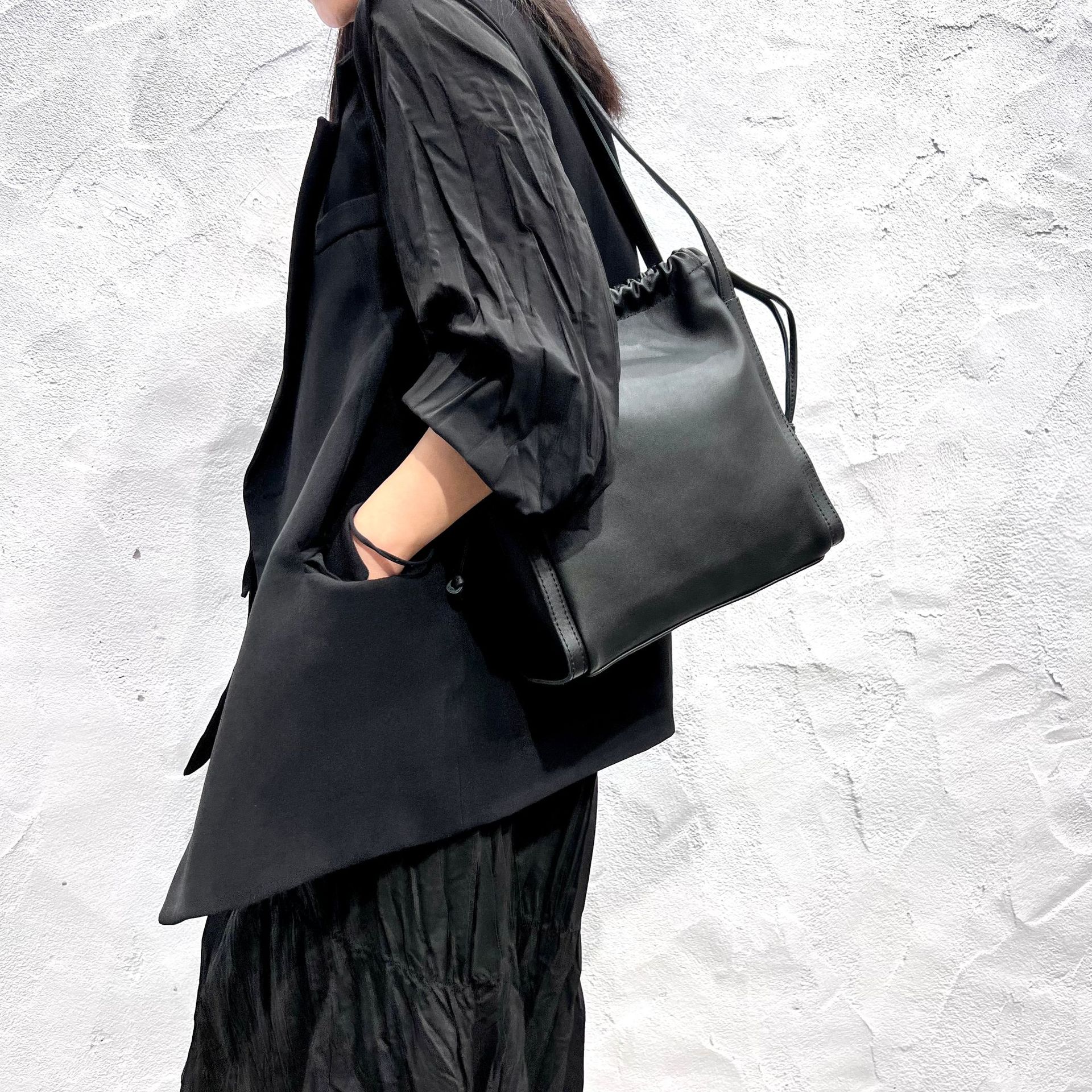 新発売！♦上質な天然牛革ハンドバッグ♦天然牛革トートバッグ