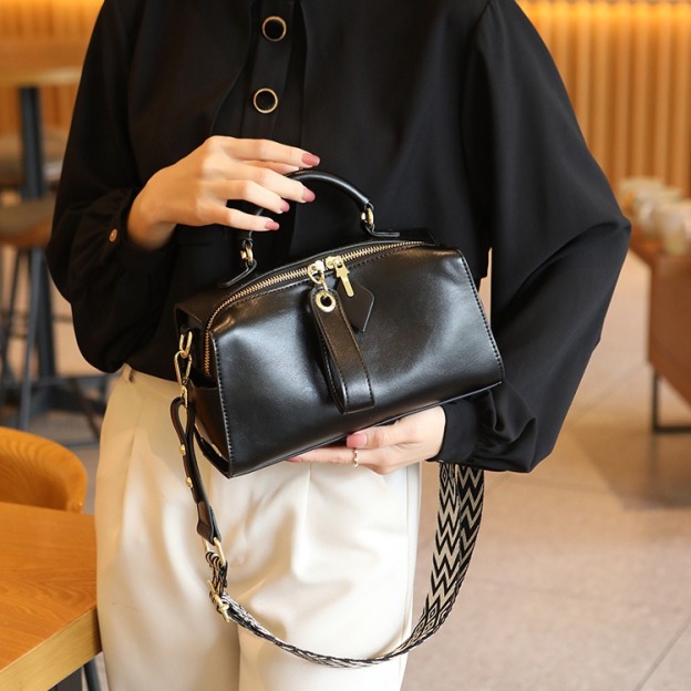 牛革斜め掛けバッグ|牛革ショルダーバッグ|牛革肩がけかばん |手提げバッグ