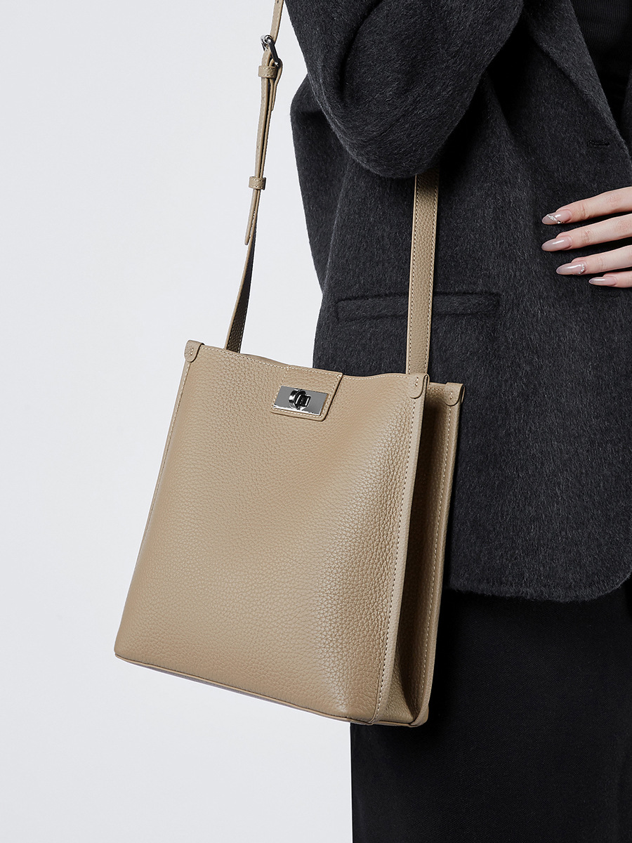 細部まで丁寧 ！|黒|カーキ|天然牛革斜ショルダーバッグ|牛革肩掛けバッグ