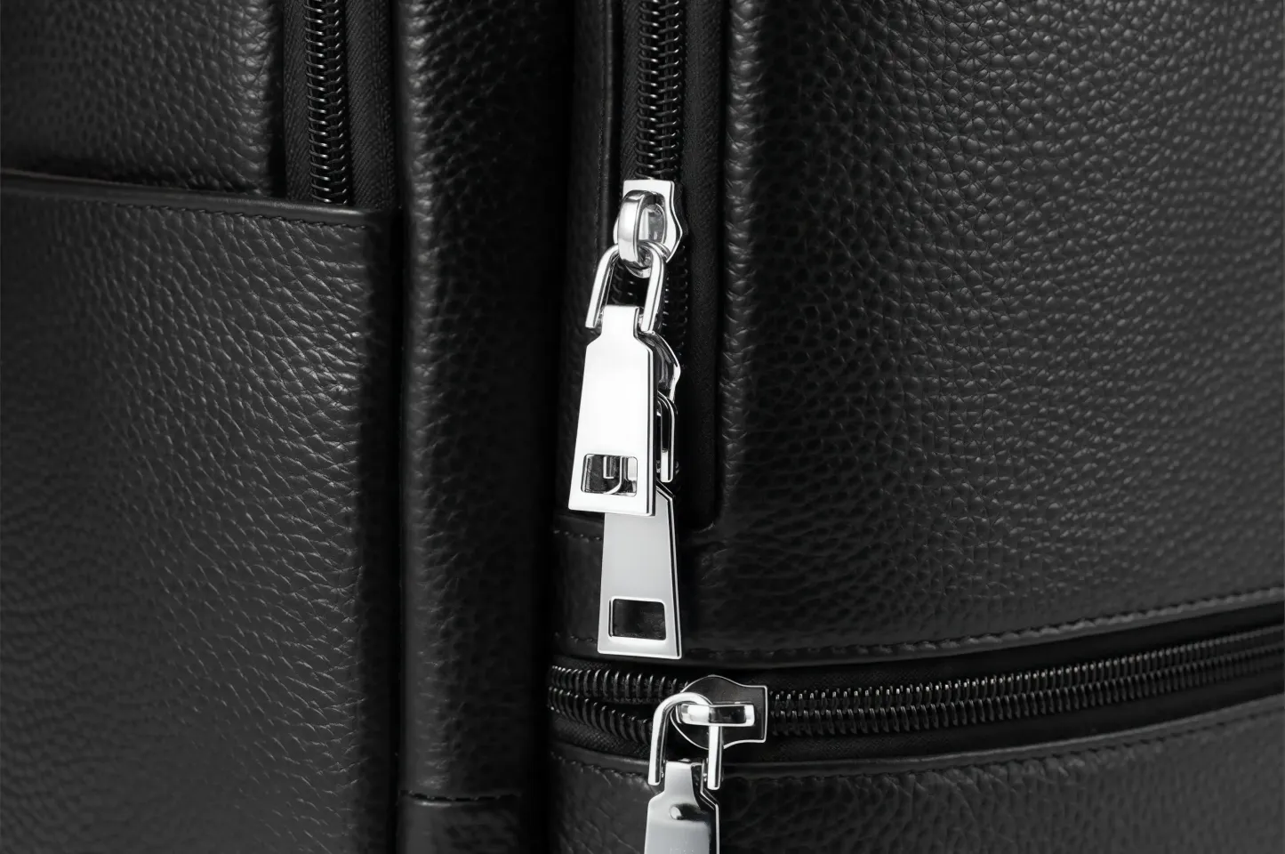 【シンプルヴィンテージ風】牛革バックパック｜通勤・ビジネス旅行に適した大容量仕様｜15.6インチ PC 収納可