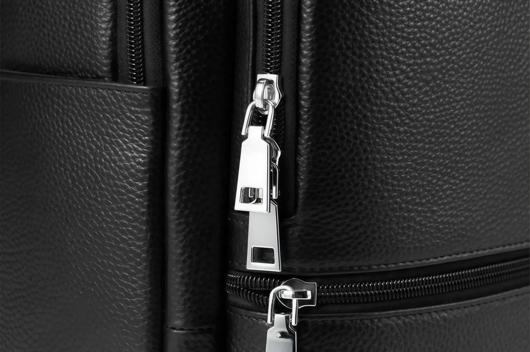 【シンプルヴィンテージ風】牛革バックパック｜通勤・ビジネス旅行に適した大容量仕様｜15.6インチ PC 収納可