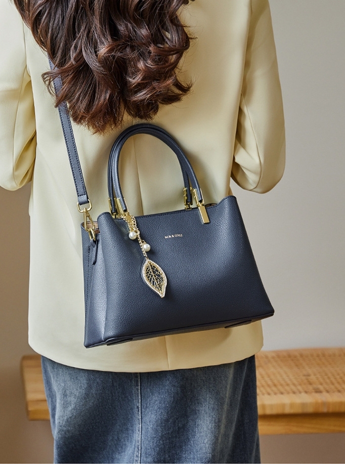 季節の新作！•贅沢感•青|黒|ワインレッド|3色•天然牛革ハンドバッグ•牛革ショルダーバッグ