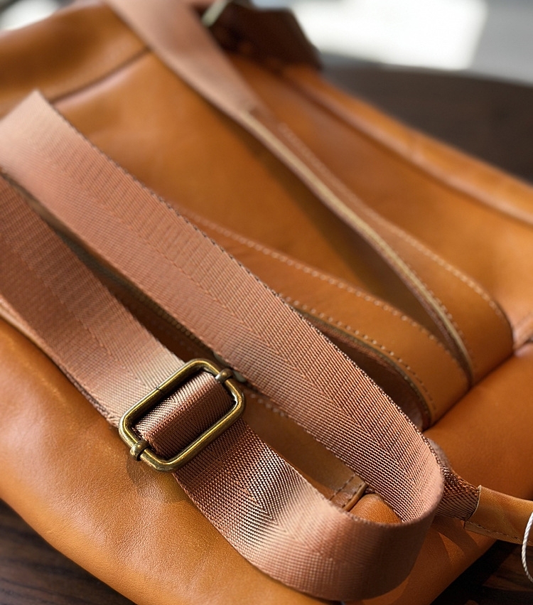 ユニセックス ！|カーキ|コーヒー|茶|黒|4色|天然牛革リュックサック