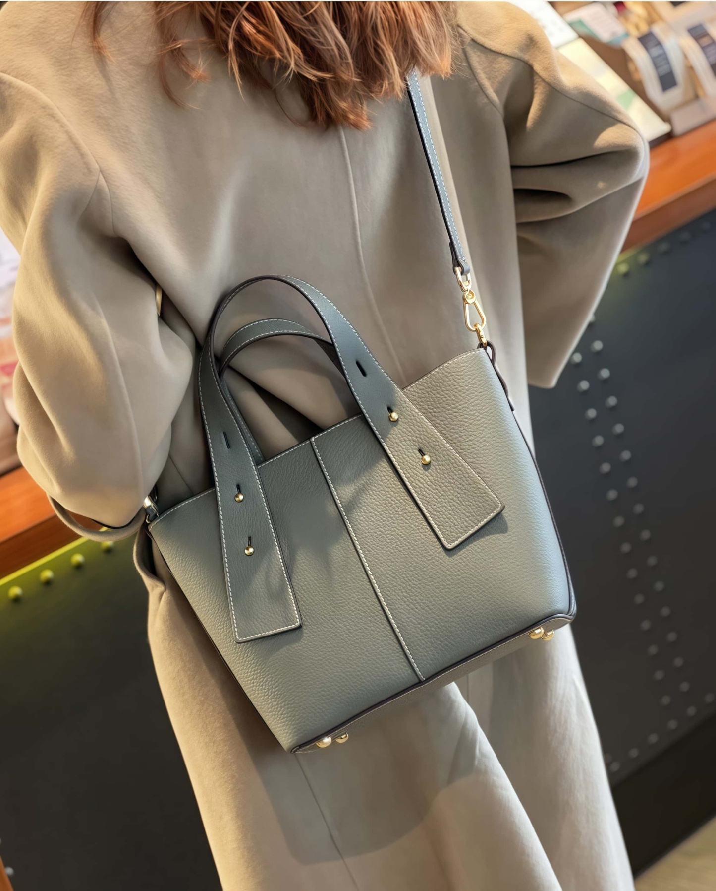 優雅な気質 ！•天然の厚みのある柔らかい牛革ハンドバッグ•牛革ショルダ一バッグ 