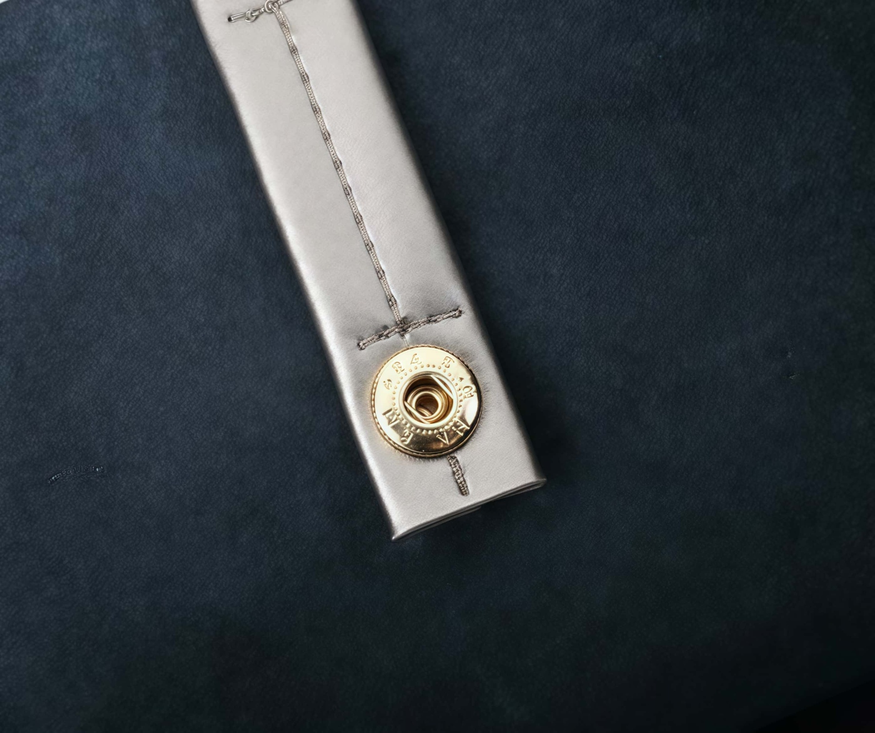 上質な牛革トートバッグ |ユニセックス| 通勤に最適|A4 サイズに対応