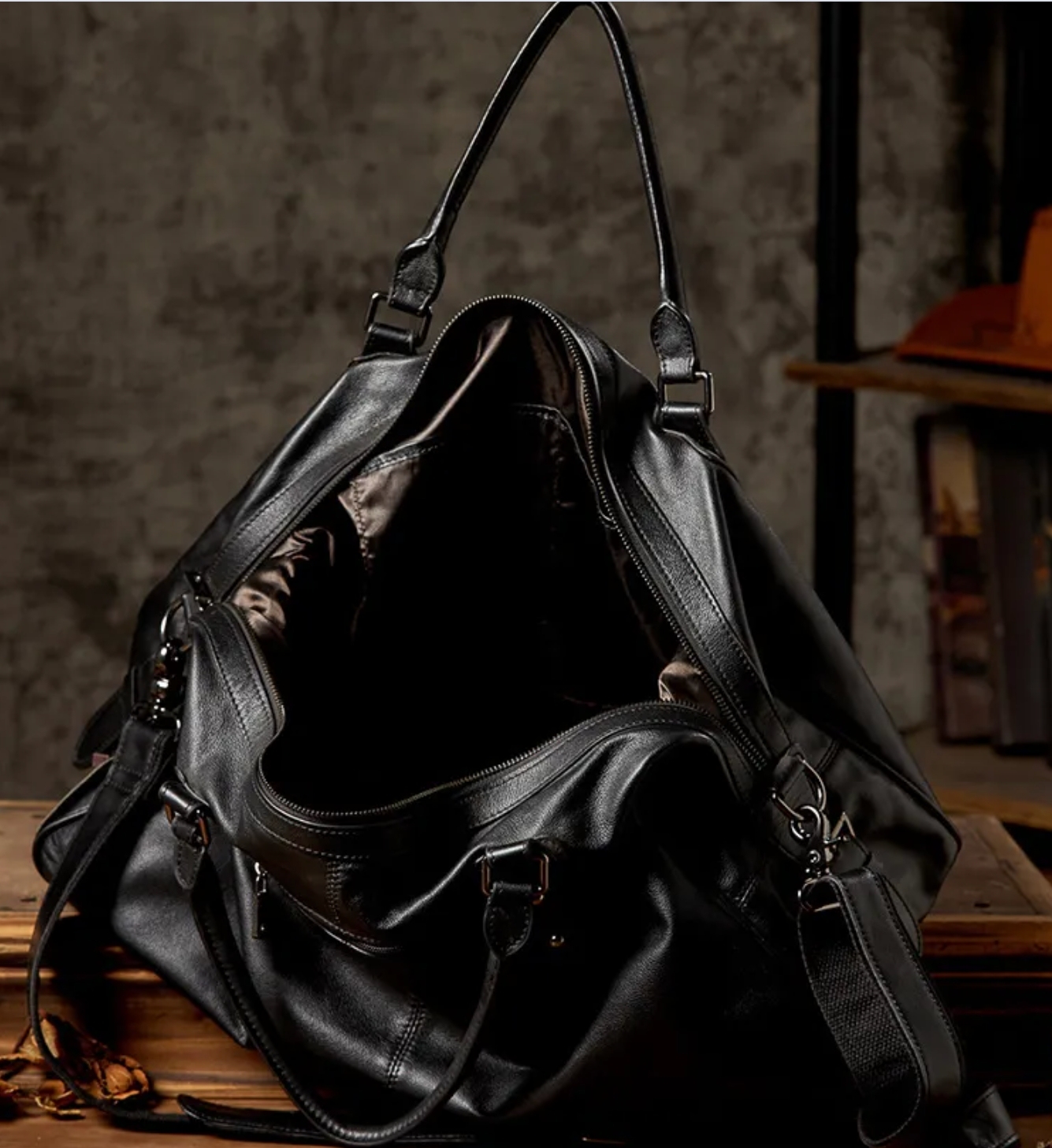 上品な牛革素材のジムバッグ