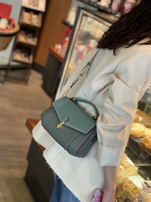 牛革斜め掛けバッグ|片肩バッグ|牛革ハンドバッグ|スーツに合わせる