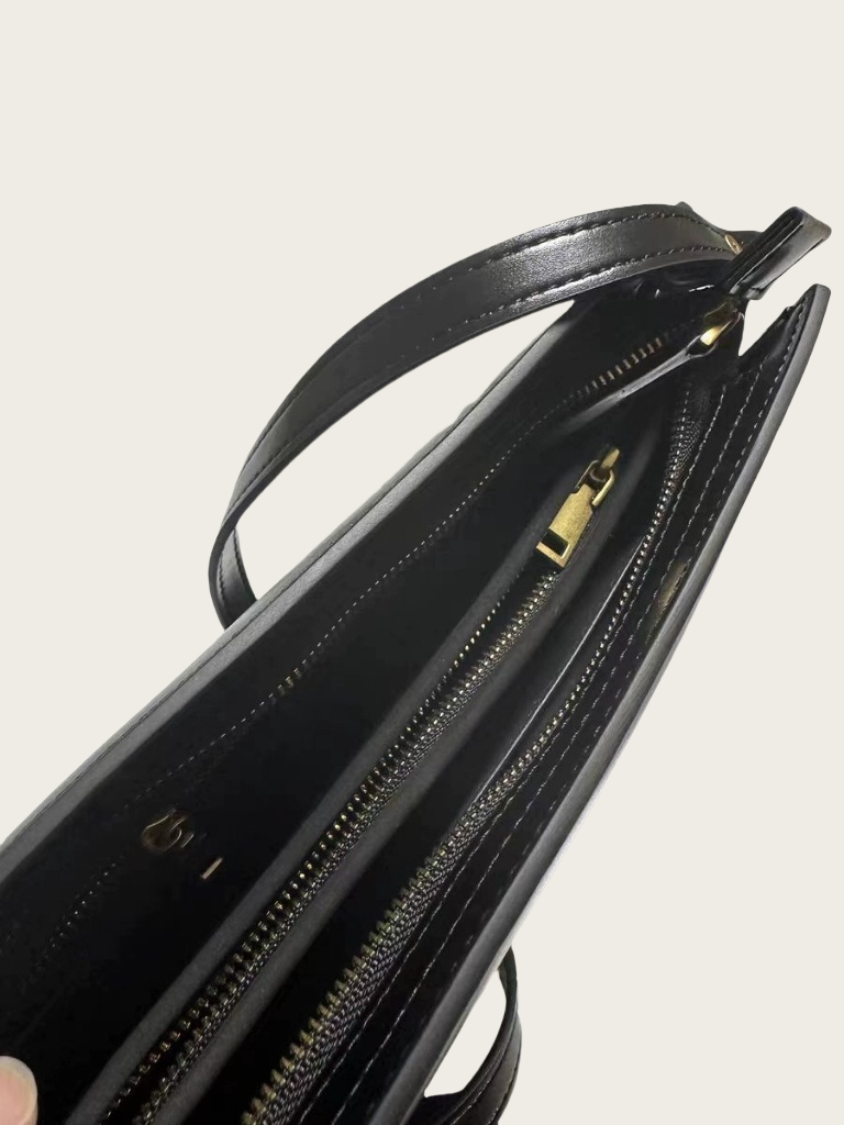 レザー携帯ポーチ|牛革ショルダーバッグ|サコッシュ|斜め掛けバッグ|エブニングバッグ