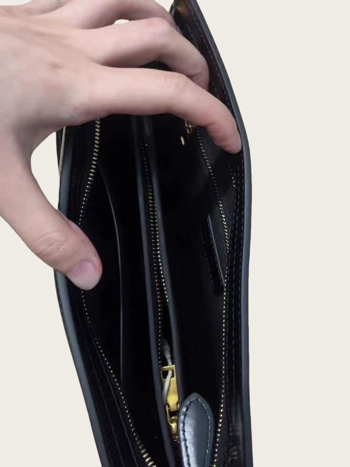 レザー携帯ポーチ|牛革ショルダーバッグ|サコッシュ|斜め掛けバッグ|エブニングバッグ