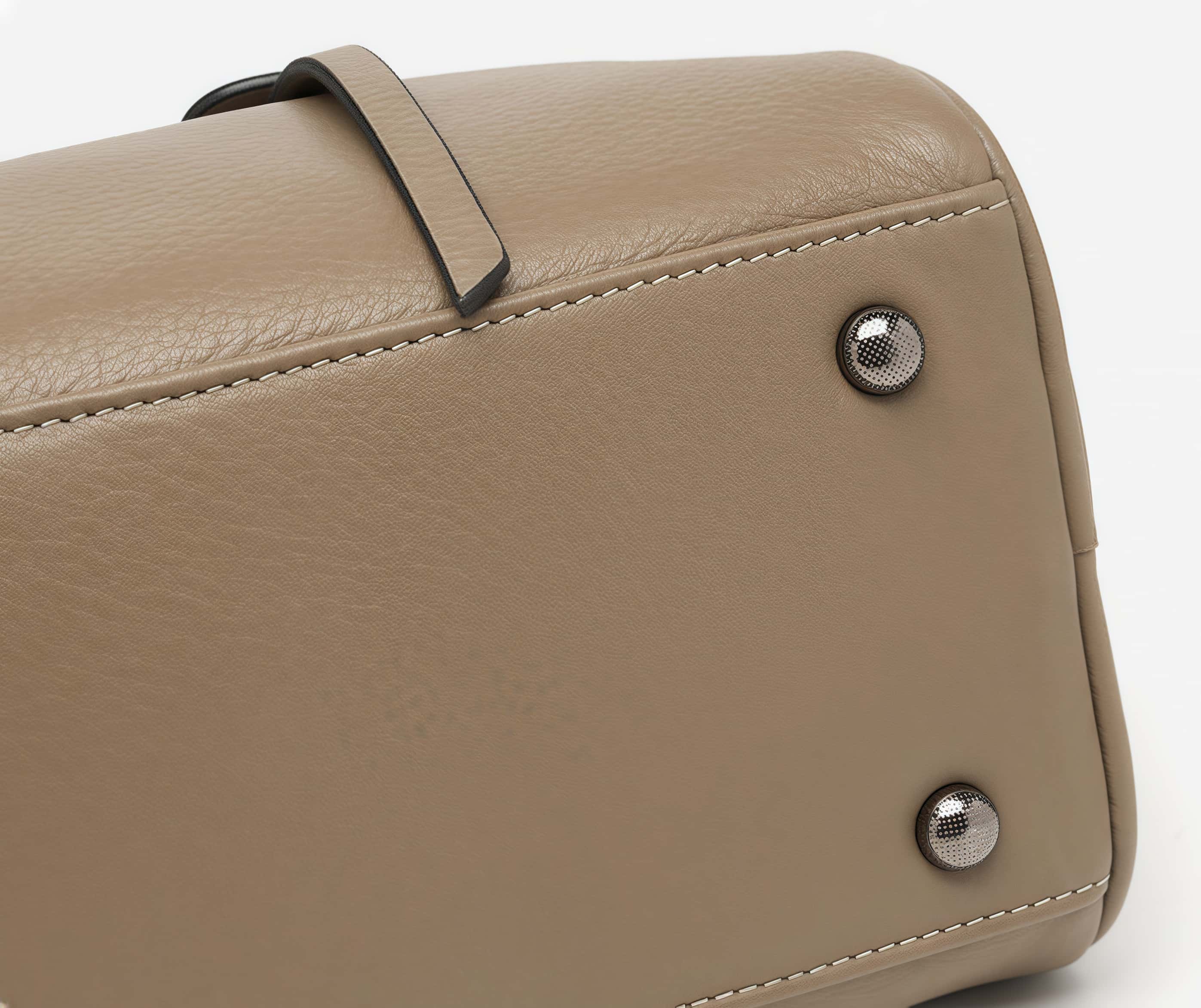 軽量で快適 ！•カーキ|黒|カラメル|3色•3WAY•厚みのある柔らかい天然牛革ハンドバッグ•牛革ショルダーバッグ