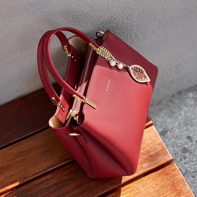 季節の新作！•贅沢感•青|黒|ワインレッド|3色•天然牛革ハンドバッグ•牛革ショルダーバッグ