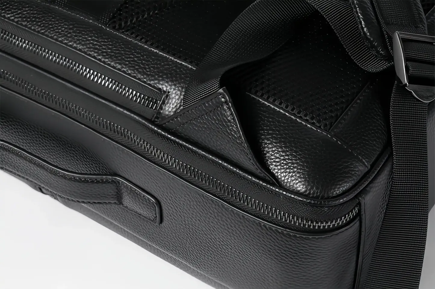 「横持ち・縦持ち・肩掛け」3WAY|牛革のビジネスリュック|大容量|ビジネス通勤に最適