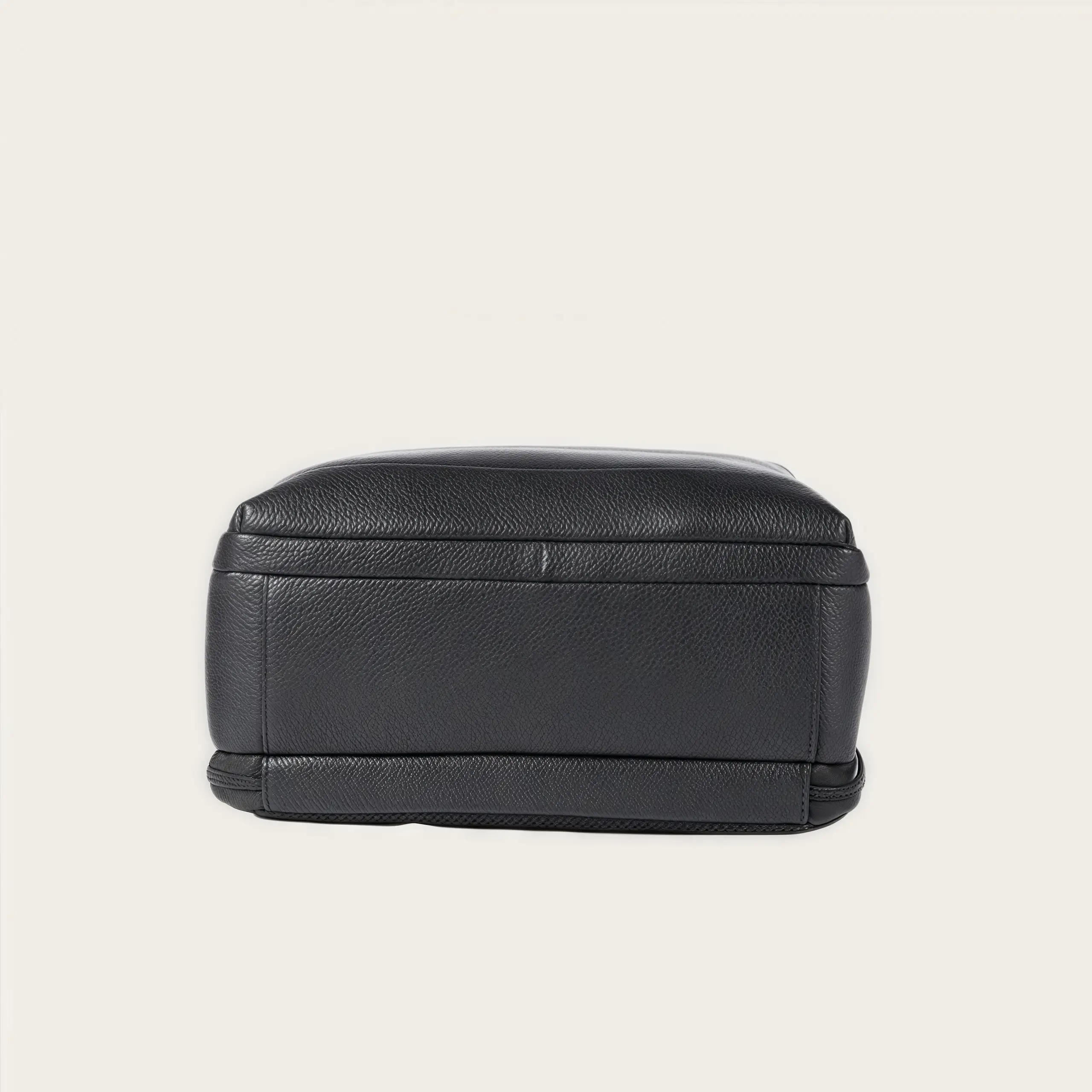 【牛革】ビジネスバックパック｜通勤・出張に最適｜15.6 インチノート収納可