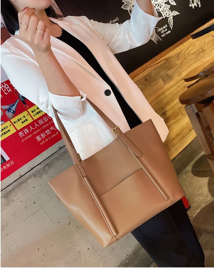 オールシーズン対応♦モダンでエレガント ♦上質な天然牛革トートバッグ ♦通勤に最適