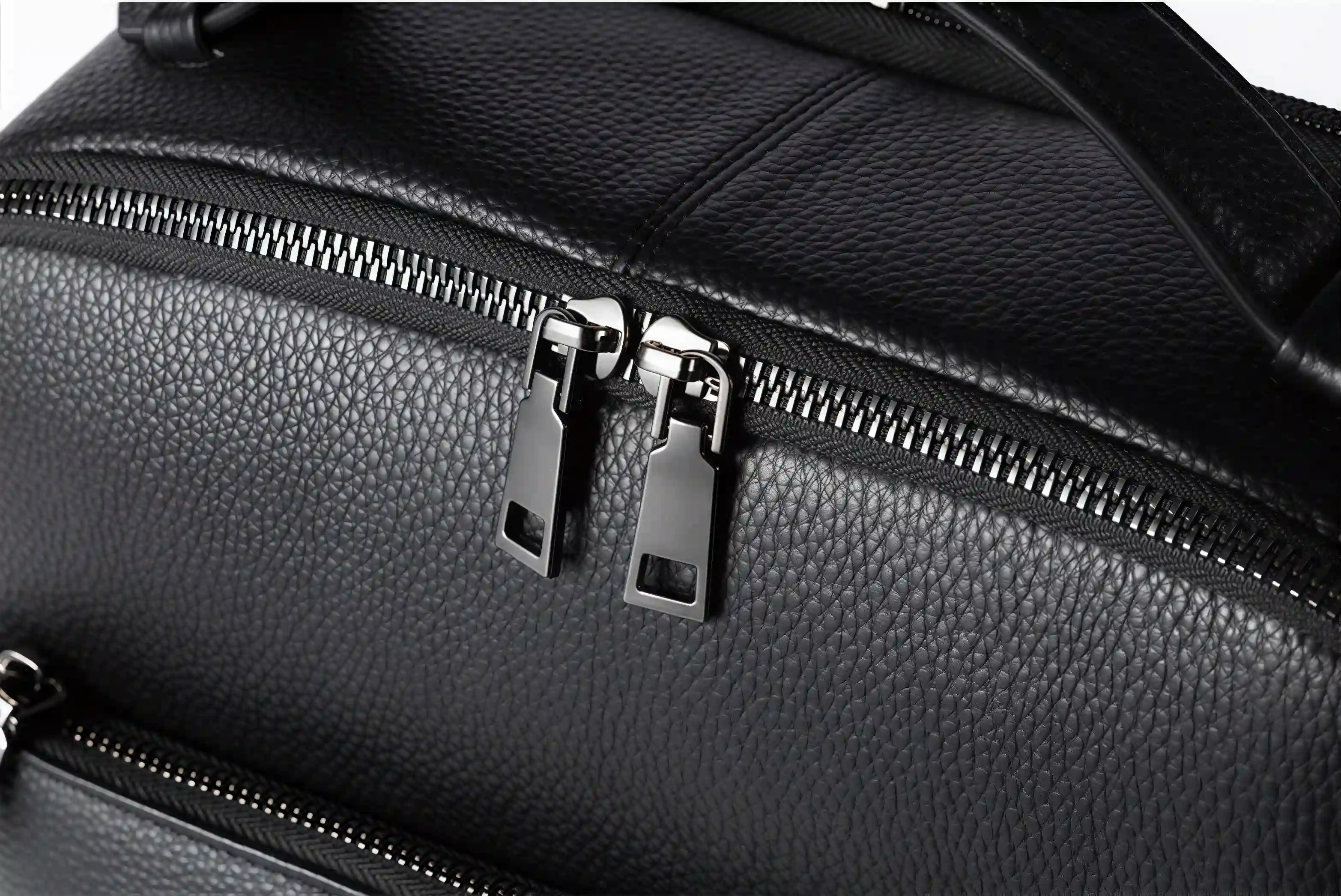 【牛革】ビジネスバックパック｜通勤・出張に最適｜15.6 インチノート収納可