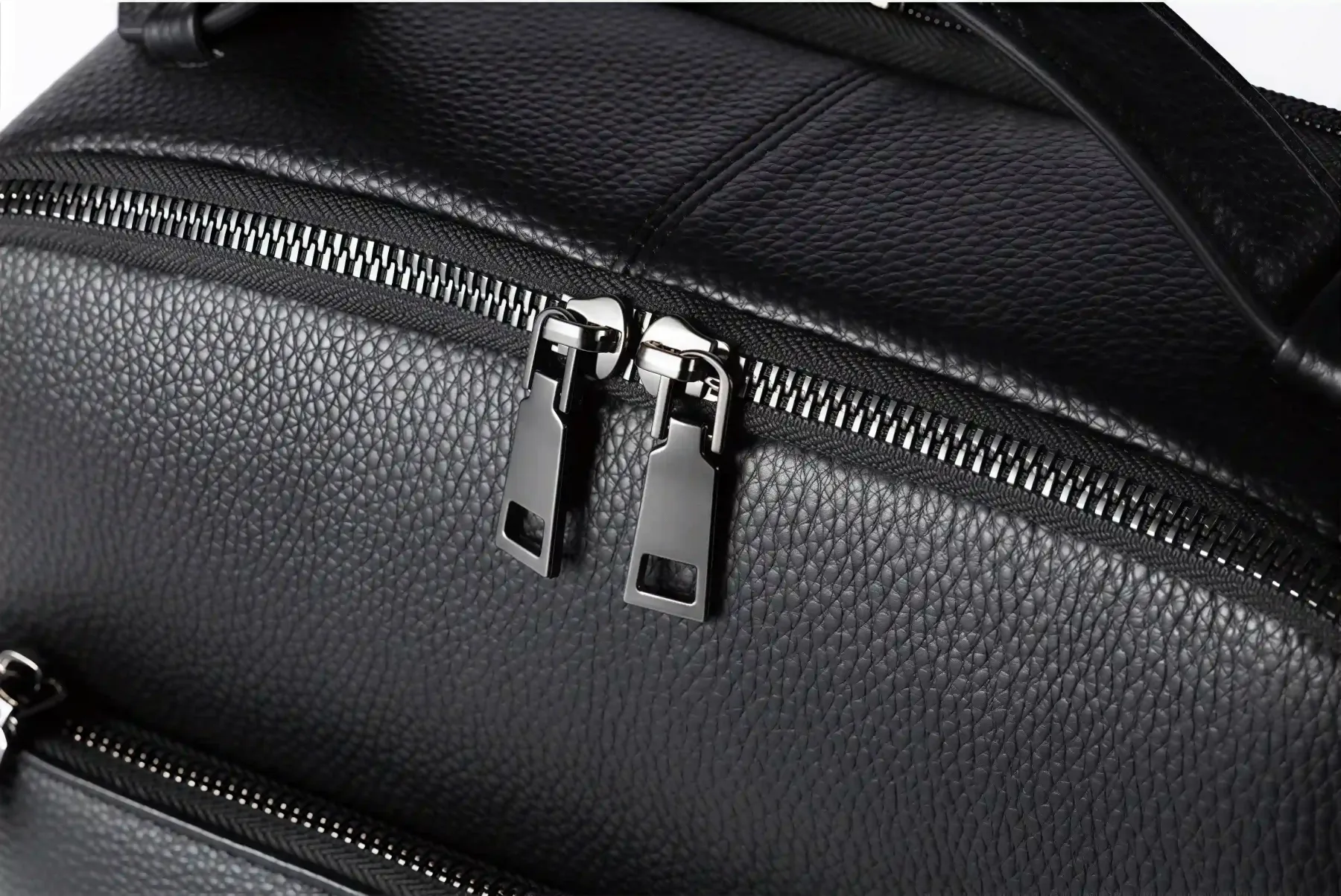 【牛革】ビジネスバックパック｜通勤・出張に最適｜15.6 インチノート収納可