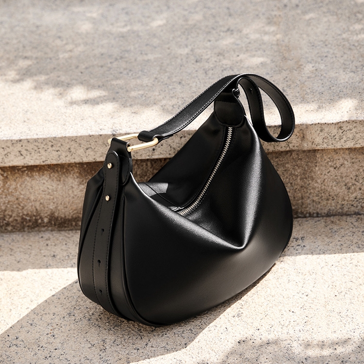 NEW ! •カラメル|黒|ベージュ|3色•天然牛革ショルダーバッグ|2本の肩紐が付属