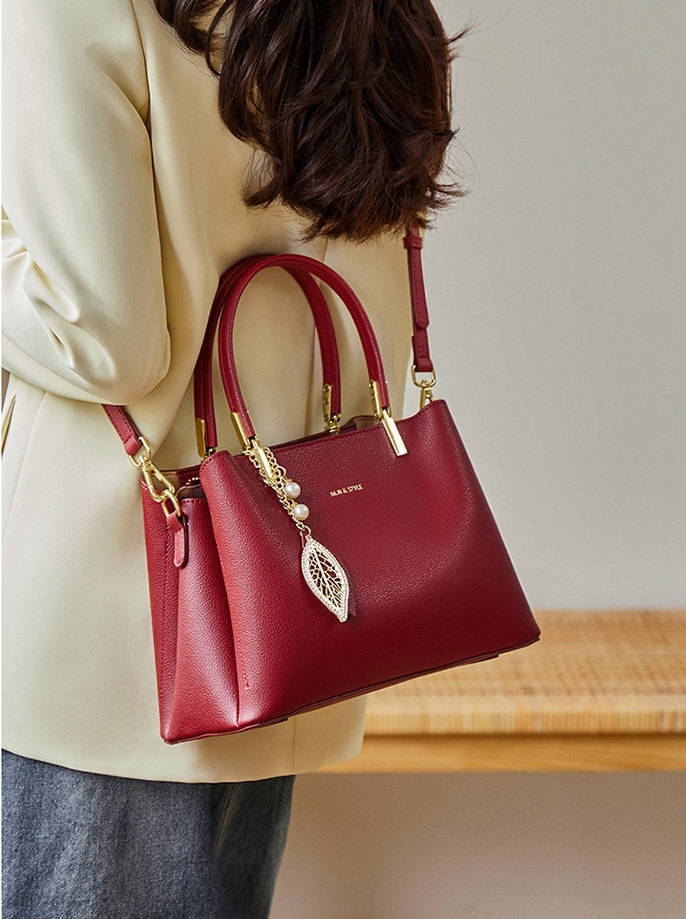 季節の新作！•贅沢感•青|黒|ワインレッド|3色•天然牛革ハンドバッグ•牛革ショルダーバッグ