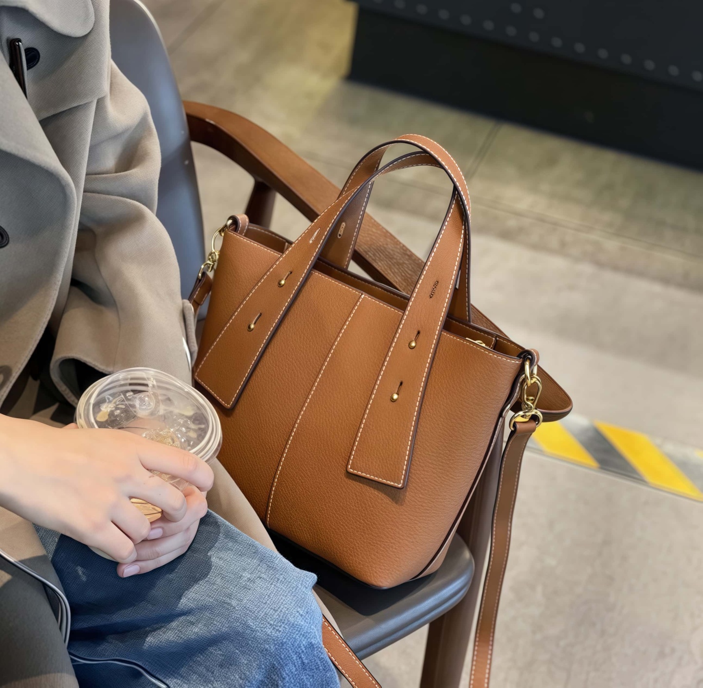 優雅な気質 ！•天然の厚みのある柔らかい牛革ハンドバッグ•牛革ショルダ一バッグ 