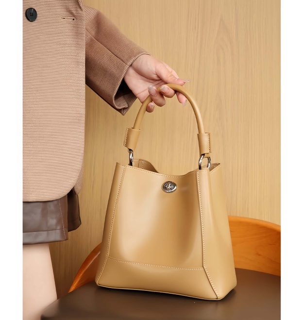 3WAY※One plus One-3WAY革新1+1※カーキ|黒|乳白|3色|牛革ハンドバッグ ※ 手持ちアウターバッグ+クロスボディインナーバッグ※