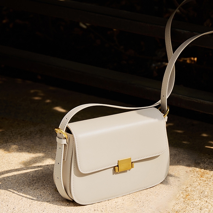 新作！•4色•天然牛革ショルダーバッグ• 牛革肩掛けバッグ