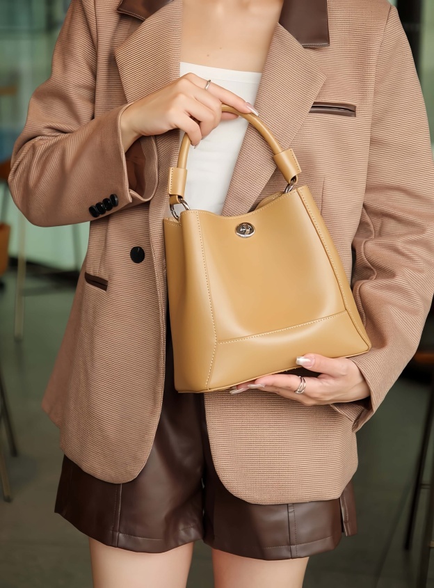 3WAY※One plus One-3WAY革新1+1※カーキ|黒|乳白|3色|牛革ハンドバッグ ※ 手持ちアウターバッグ+クロスボディインナーバッグ※