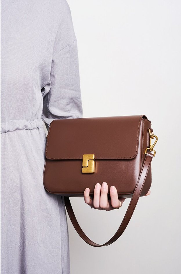 軽くて持ちやすい ！黒|白|コーヒー|カラメル|4色|牛革斜ショルダーバッグ