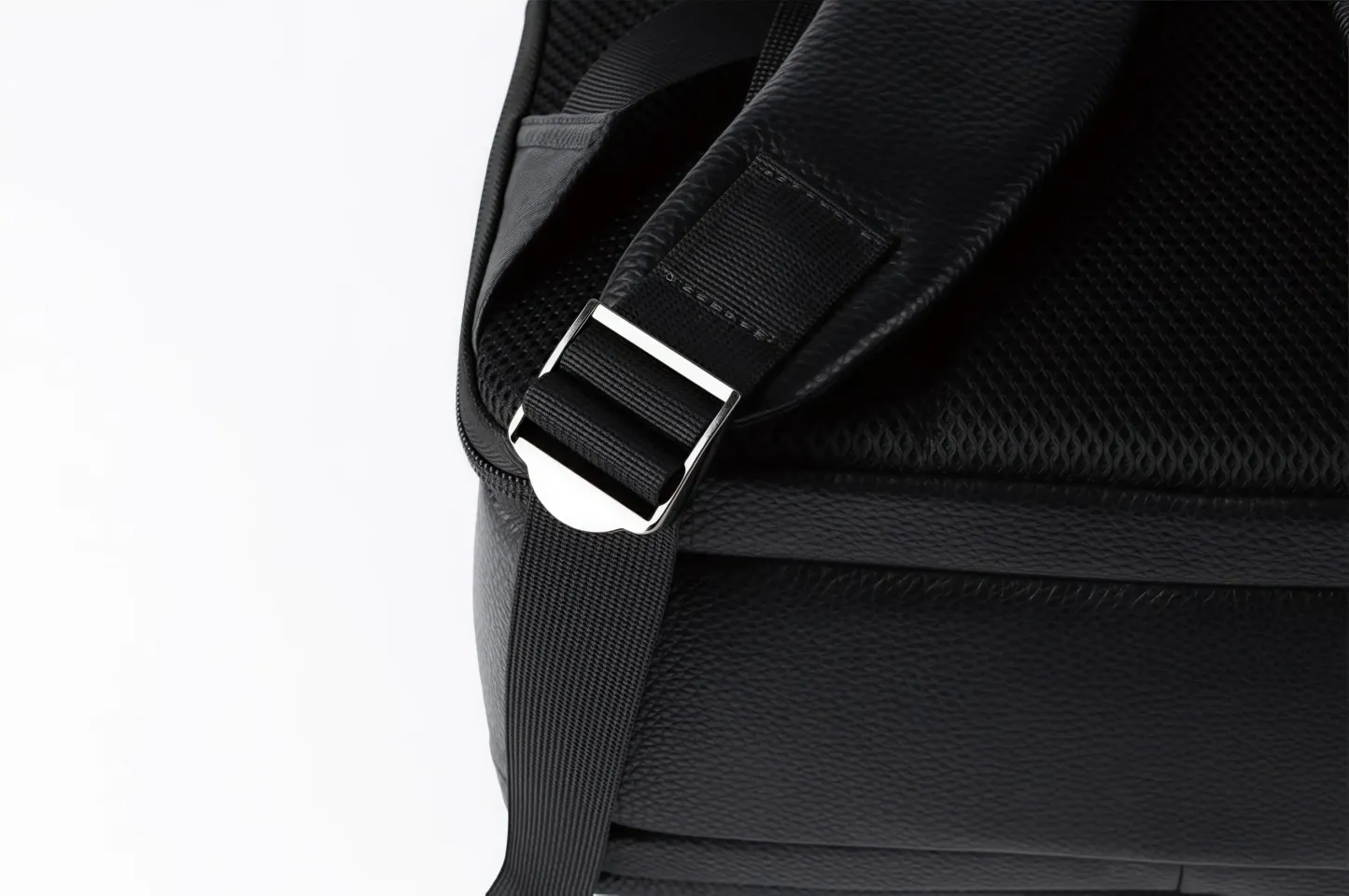 【牛革】ビジネスバックパック｜通勤・出張に最適｜15.6 インチノート収納可