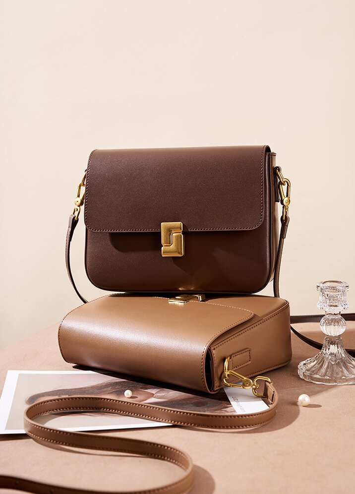 軽くて持ちやすい ！黒|白|コーヒー|カラメル|4色|牛革斜ショルダーバッグ