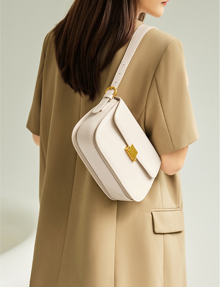 新作！•4色•天然牛革ショルダーバッグ• 牛革肩掛けバッグ