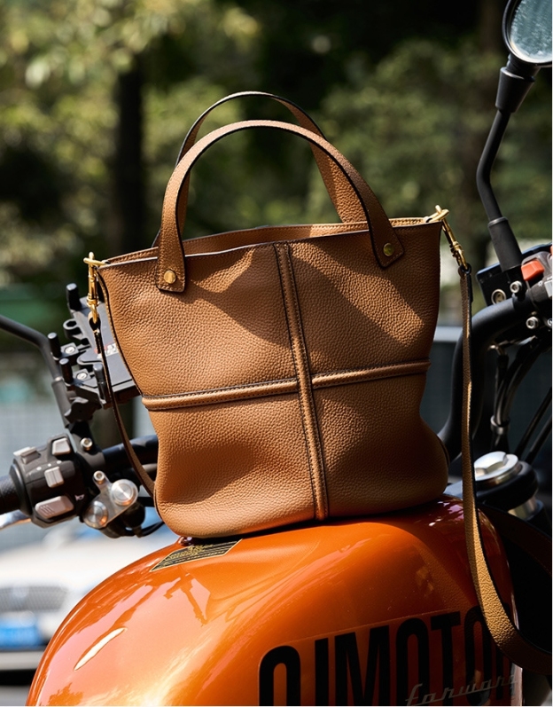 エレガントで高級感！•カラメル|黒|2色•3WAY•上質な厚手な天然軟めな牛革ハンドバッグ•牛革ショルダーバッグ