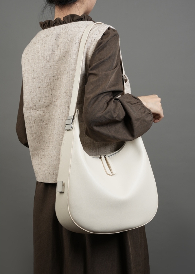 高級感たっぷり！•乳白|黒|2色•天然牛革トートバッグ •牛革シングルショルダーバッグ