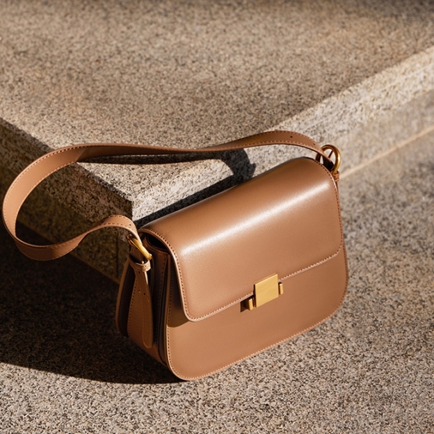 新作！•4色•天然牛革ショルダーバッグ• 牛革肩掛けバッグ