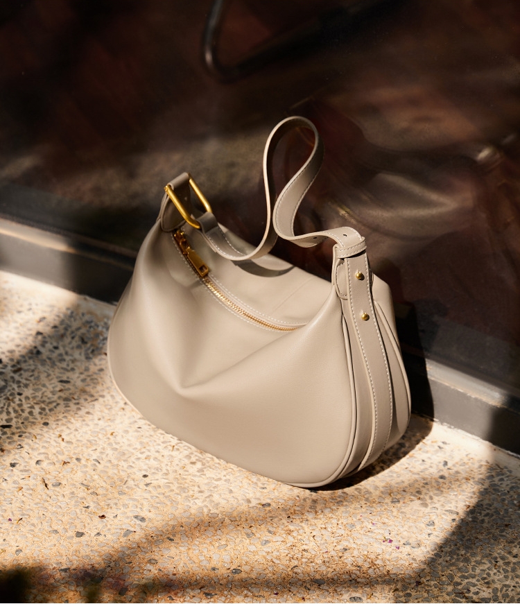 NEW ! •カラメル|黒|ベージュ|3色•天然牛革ショルダーバッグ|2本の肩紐が付属