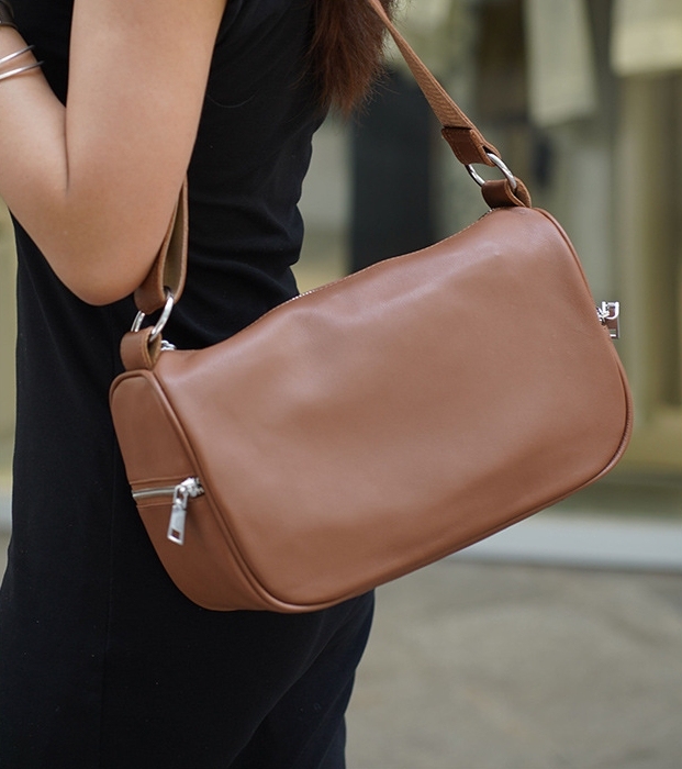 ユニセックス※ 黒|茶|グレー|3色※天然牛革ショルダーバッグ