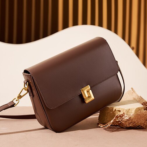 軽くて持ちやすい ！黒|白|コーヒー|カラメル|4色|牛革斜ショルダーバッグ