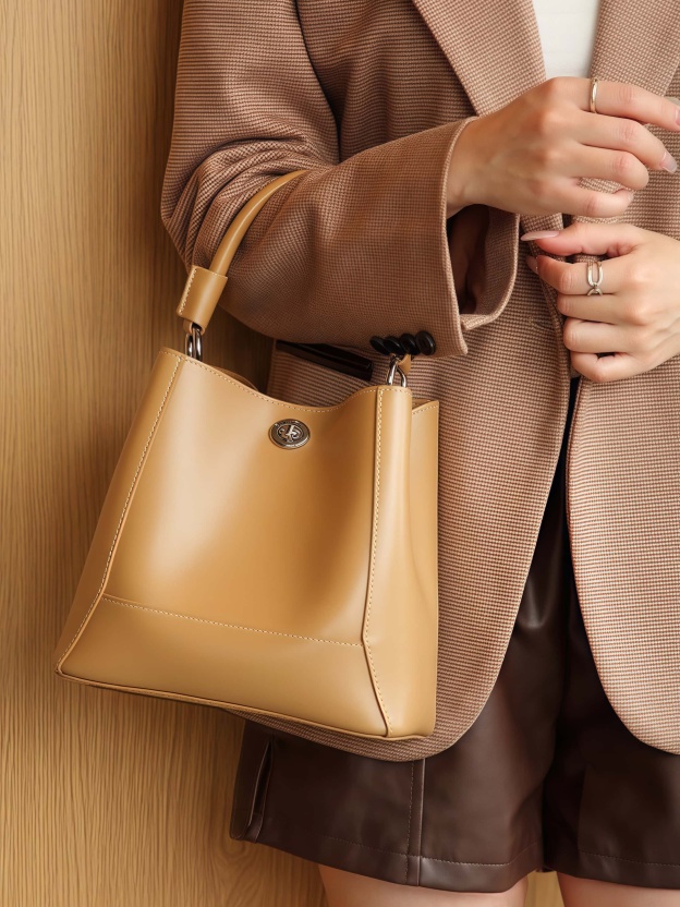 3WAY※One plus One-3WAY革新1+1※カーキ|黒|乳白|3色|牛革ハンドバッグ ※ 手持ちアウターバッグ+クロスボディインナーバッグ※