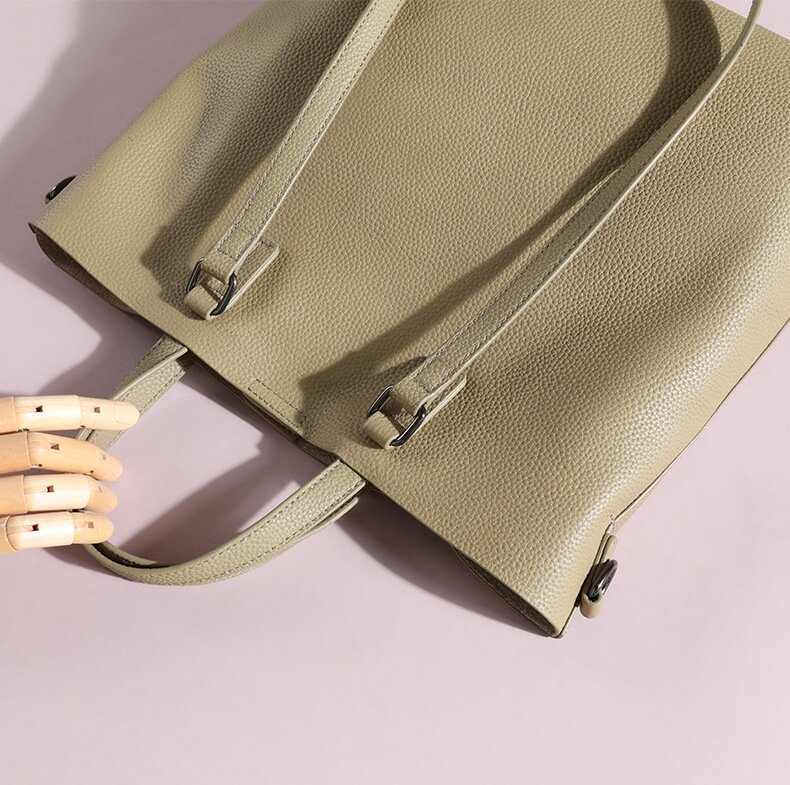 上品なデザインで魅力的！•3WAY•4色•天然の厚みと柔らかさを兼ね備えた牛革ハンドバッグ兼肩掛けバッグ