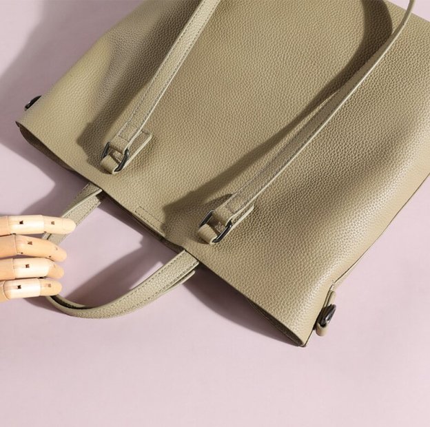 上品なデザインで魅力的！•3WAY•4色•天然の厚みと柔らかさを兼ね備えた牛革ハンドバッグ兼肩掛けバッグ