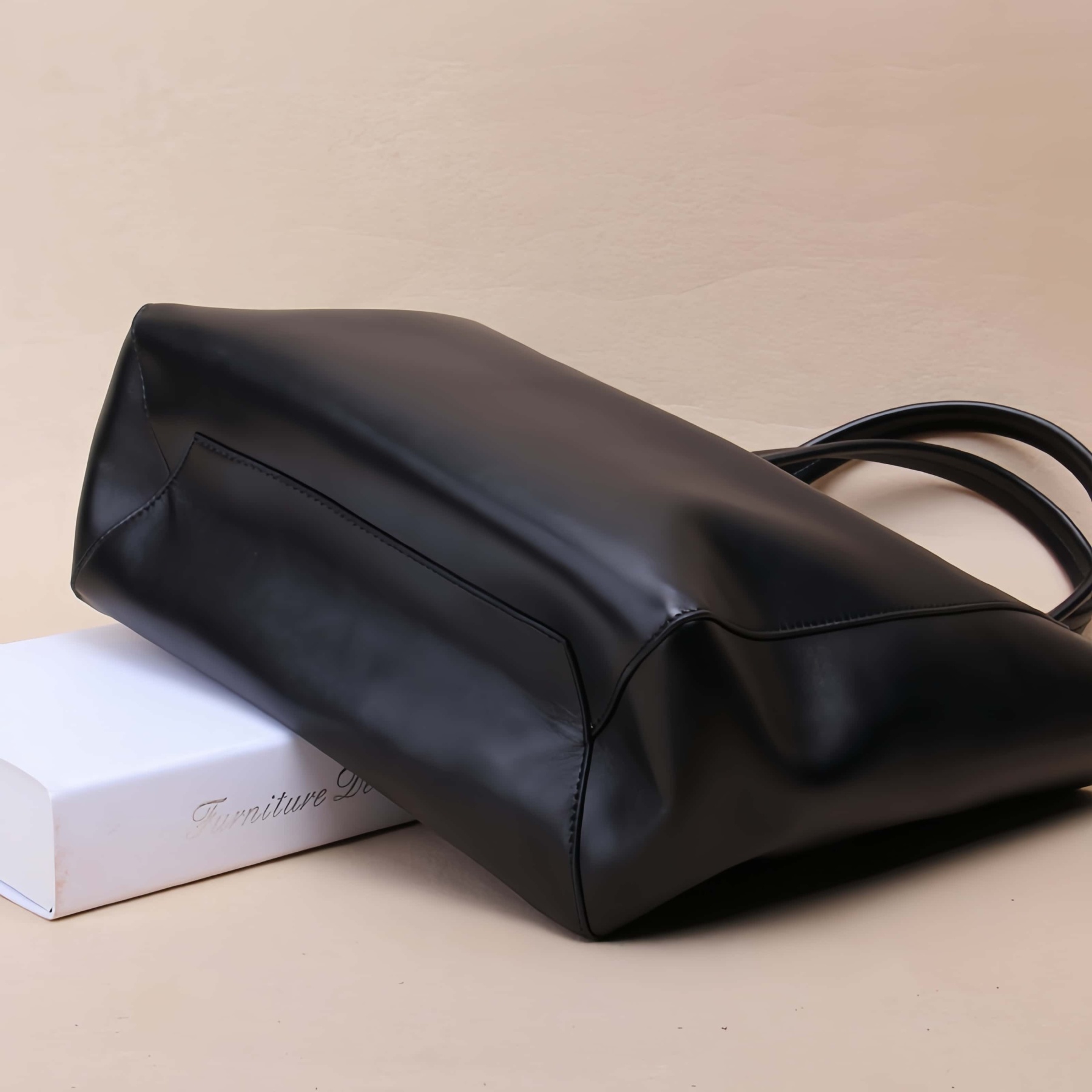 上質な牛革トートバッグ |ユニセックス| 通勤に最適|A4 サイズに対応