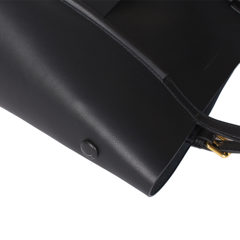 オールシーズン対応♦モダンでエレガント ♦上質な天然牛革トートバッグ ♦通勤に最適