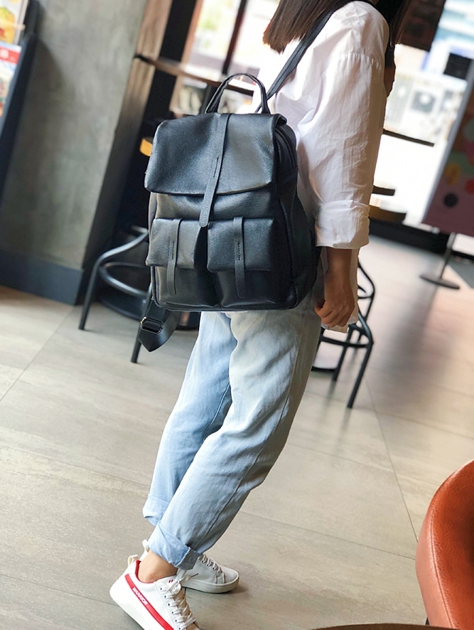 新発売！•黒•ユニセックス•天然牛革リュックサック