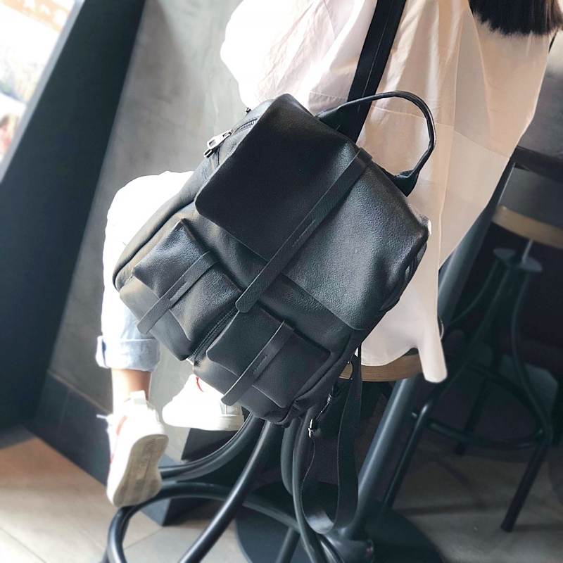 新発売！•黒•ユニセックス•天然牛革リュックサック