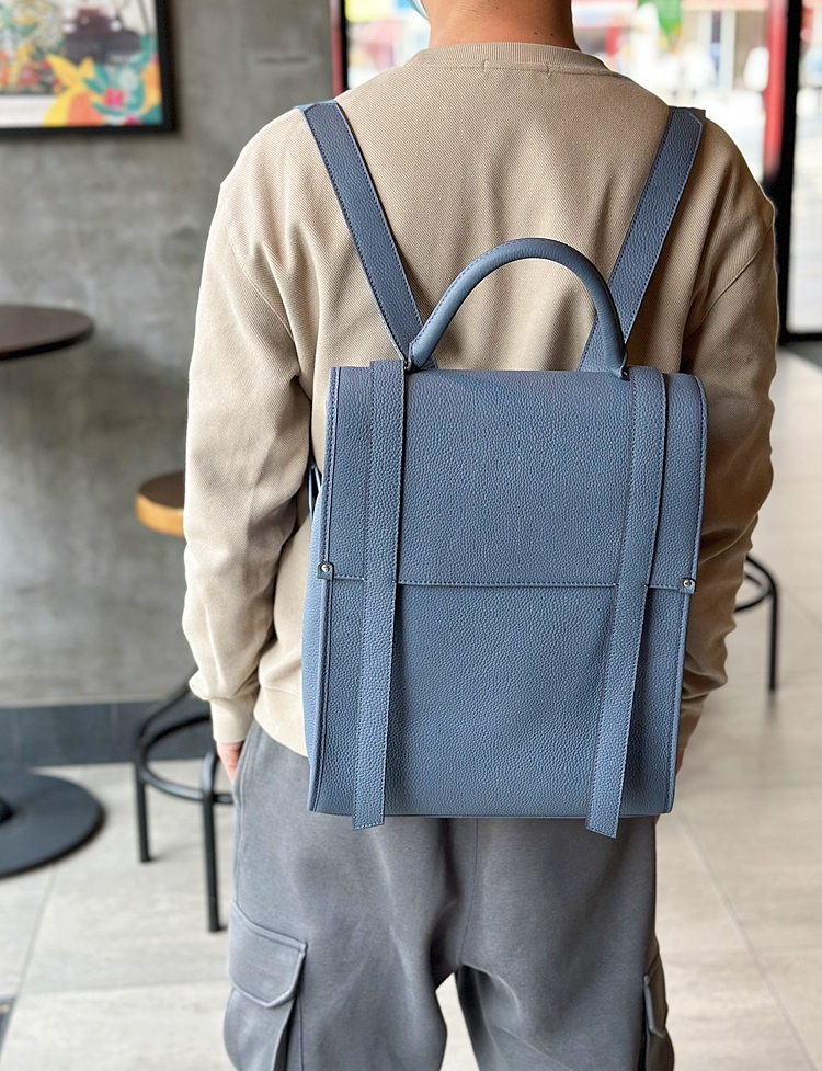 新発売 ！•3色•ユニセックス•天然牛革リュックサック