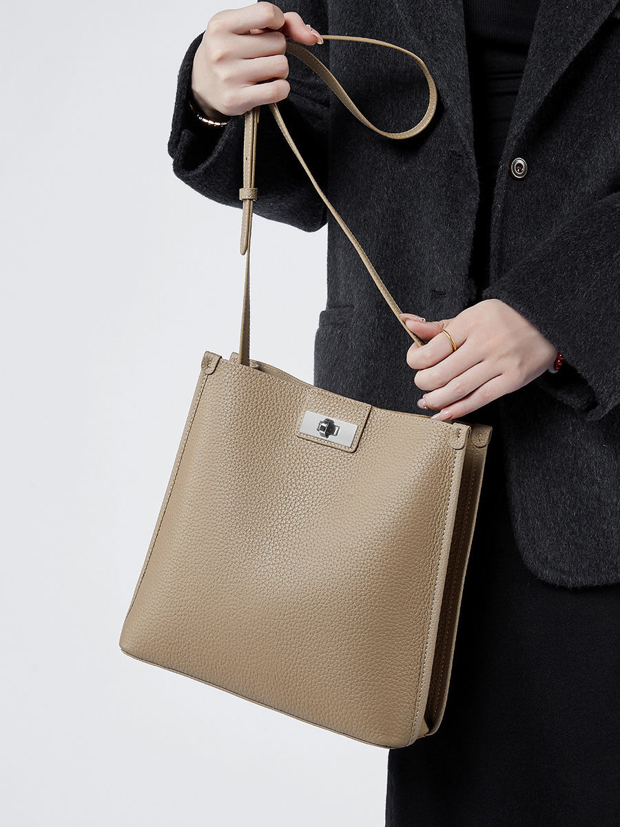 細部まで丁寧 ！|黒|カーキ|天然牛革斜ショルダーバッグ|牛革肩掛けバッグ