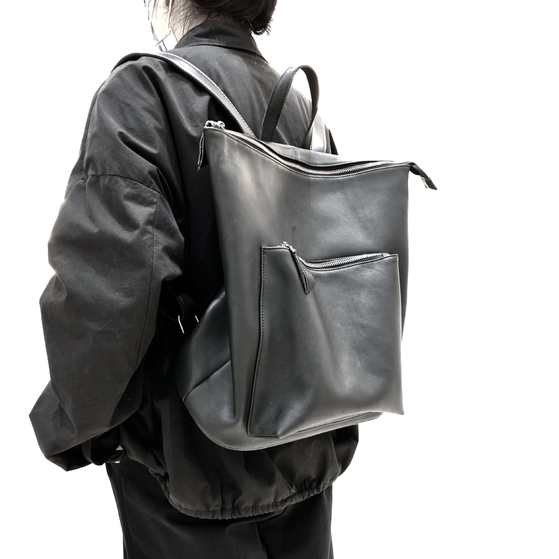 「ミニマリズム スタイル ！」•黒•ユニセックス•天然牛革リュックサック