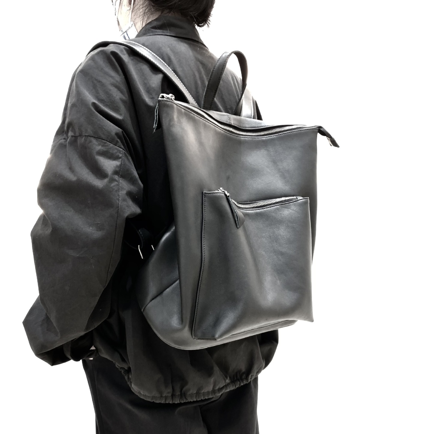 「ミニマリズム スタイル ！」•黒•ユニセックス•天然牛革リュックサック